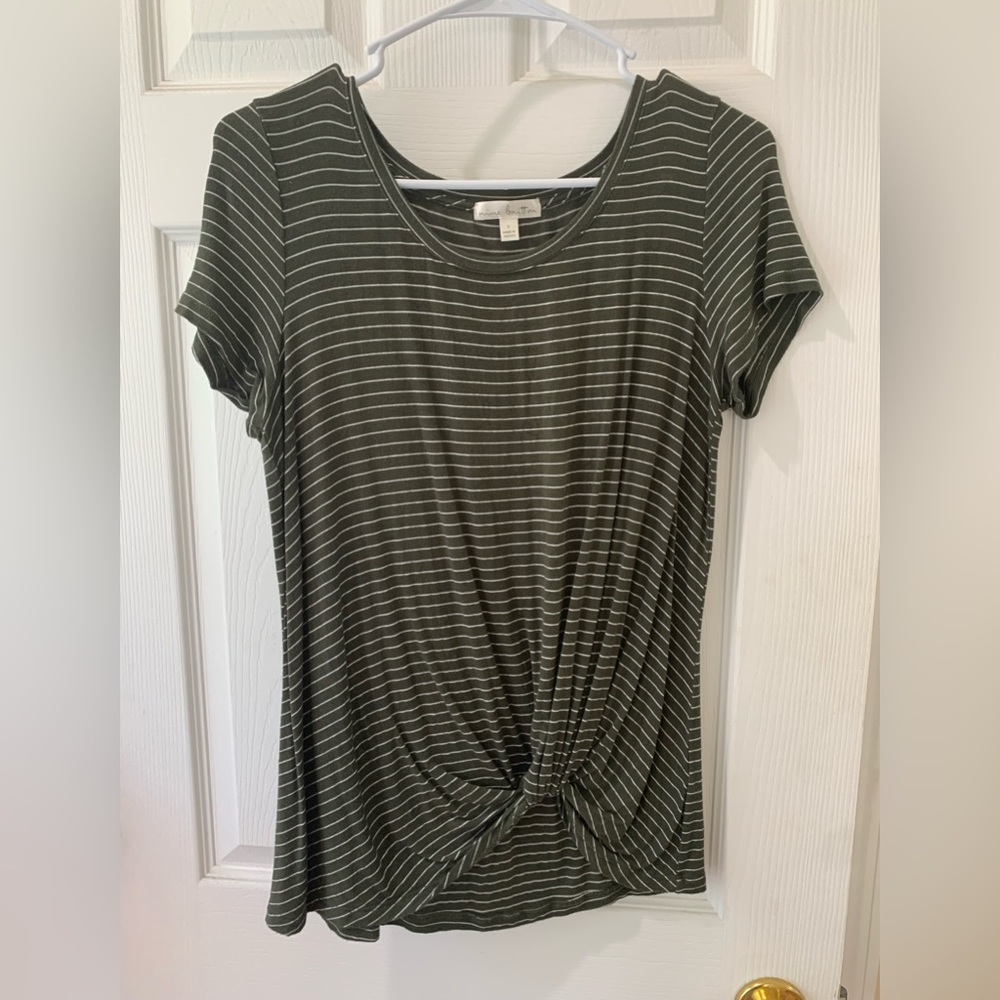 Nine Britton Short Sleeve Green Top Worn Once